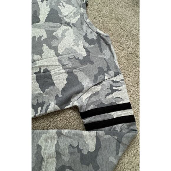 Soho Camo Crop Soft Cozy Sweater Women’s Size Medium New - Picture 3 of 8